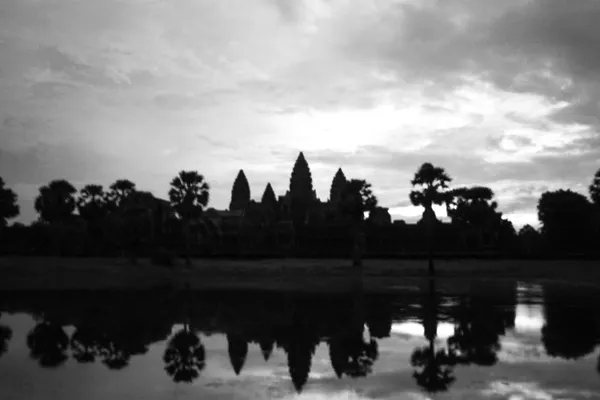 le lever du soleil sur les temples