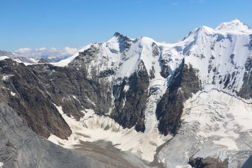 Gratis Immagine gratuita di catena montuosa, cielo azzurro, montagne innevate Foto a disposizione