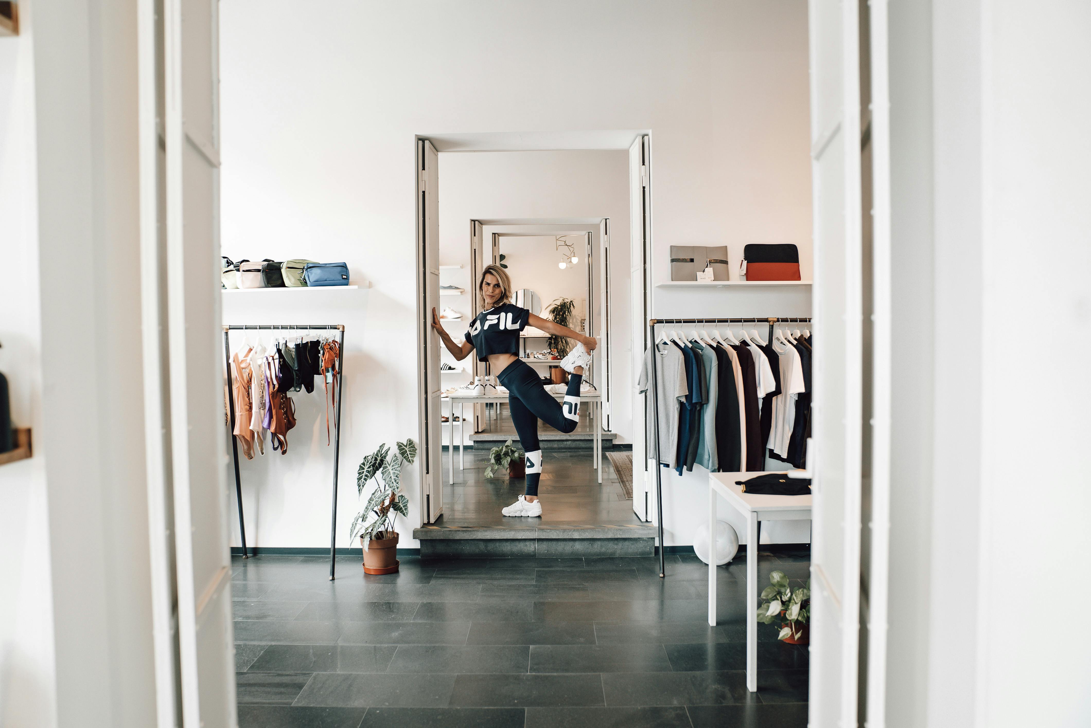 general lifestyle shop los angeles phone number — Photo by furkanfdemir on Pexels