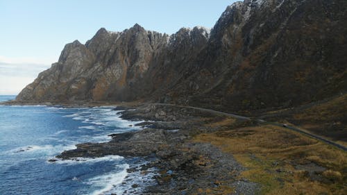 Kostenloses Stock Foto zu berg, blauer himmel, drohne erschossen