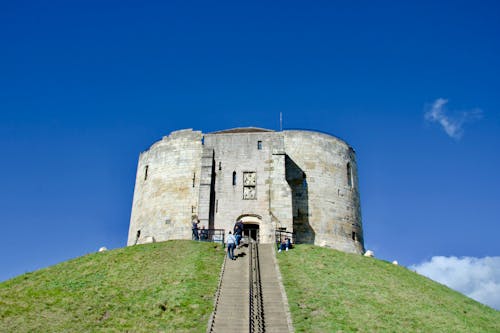 Foto profissional grátis de castelo, céu, céu azul