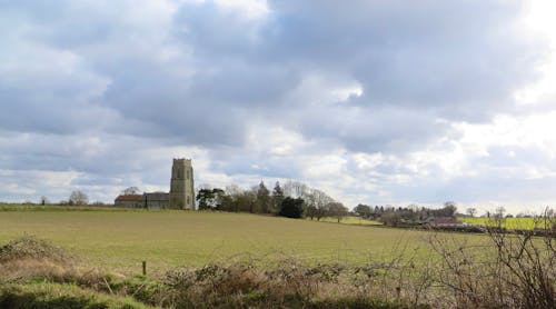 kilise, köy kilisesi, manzara içeren Ücretsiz stok fotoğraf