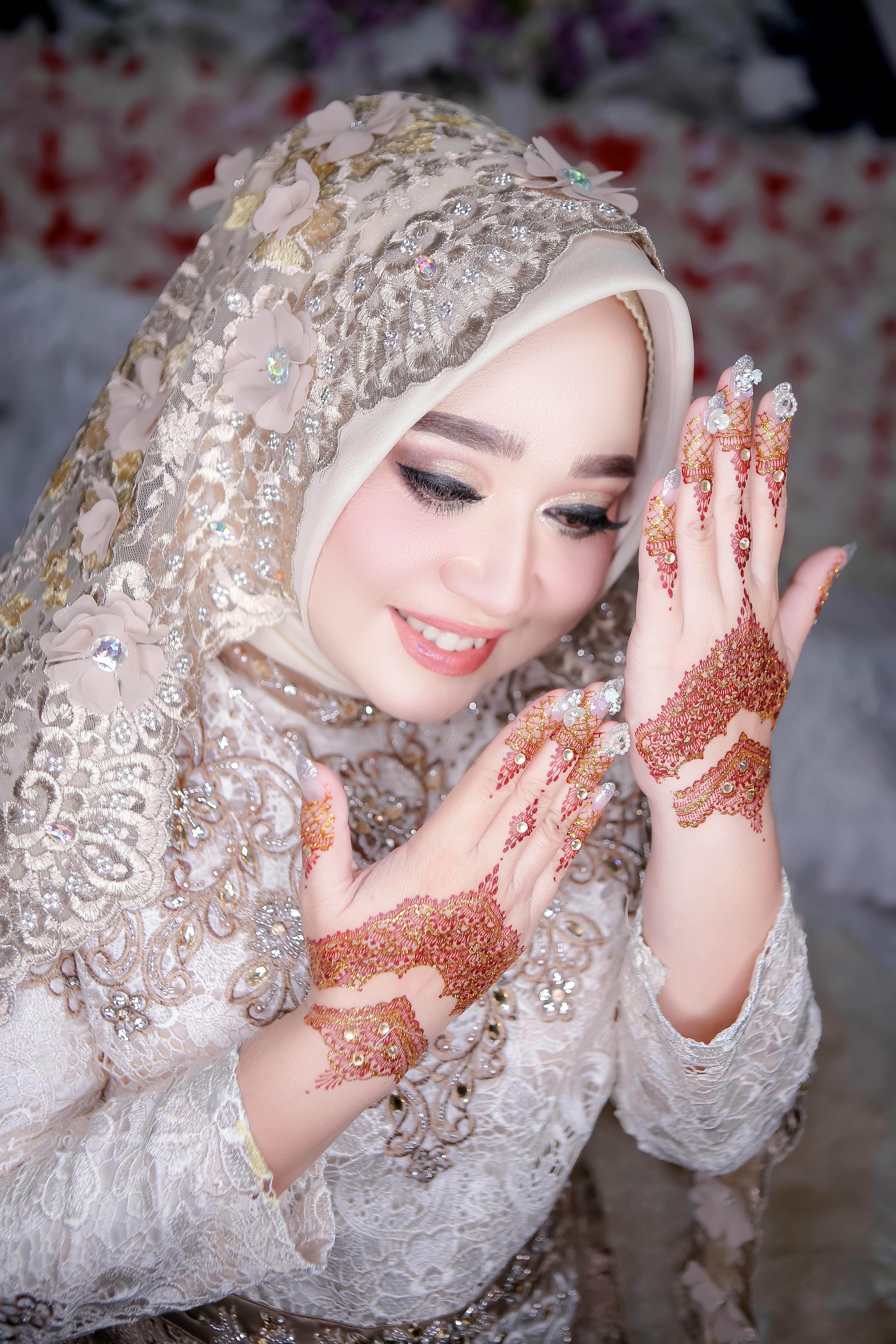 Artist : Afrin,Meherin We are taking appointments for Bridal , Semi bridal  & non bridal henna events. You'll get artistic & professional… | Instagram