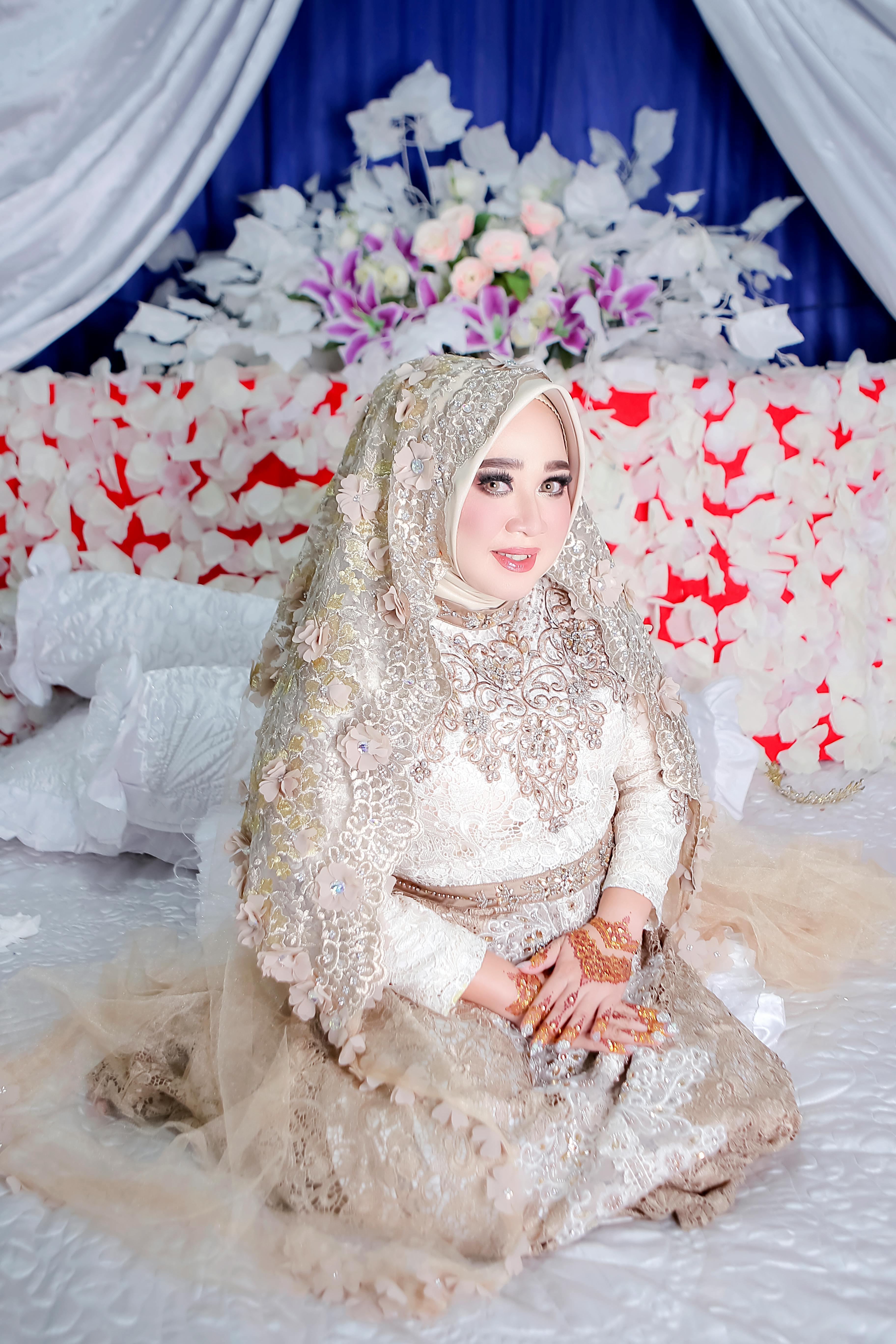 Muslim Bride Hijab Wedding Dress Hugging Groom Stock Photo by  ©AllaSerebrina 575431764