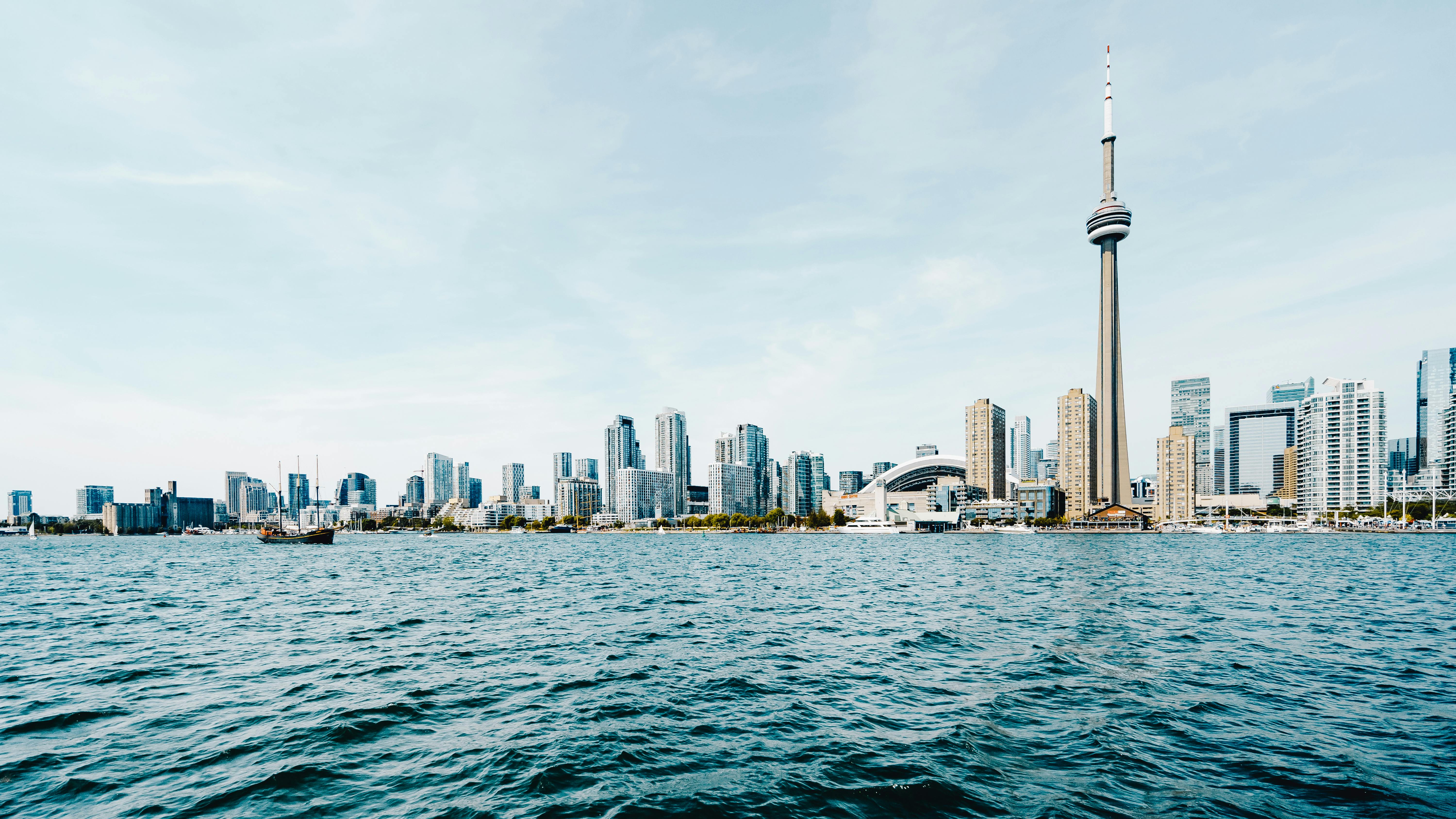 CN Tower in Toronto \u00b7 Free Stock Photo