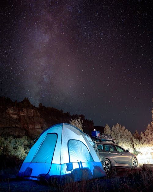 Carpa De Cúpula Azul Bajo La Noche Estrellada