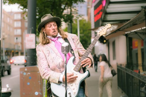 Free A Man Performing on a Sidewalk Stock Photo