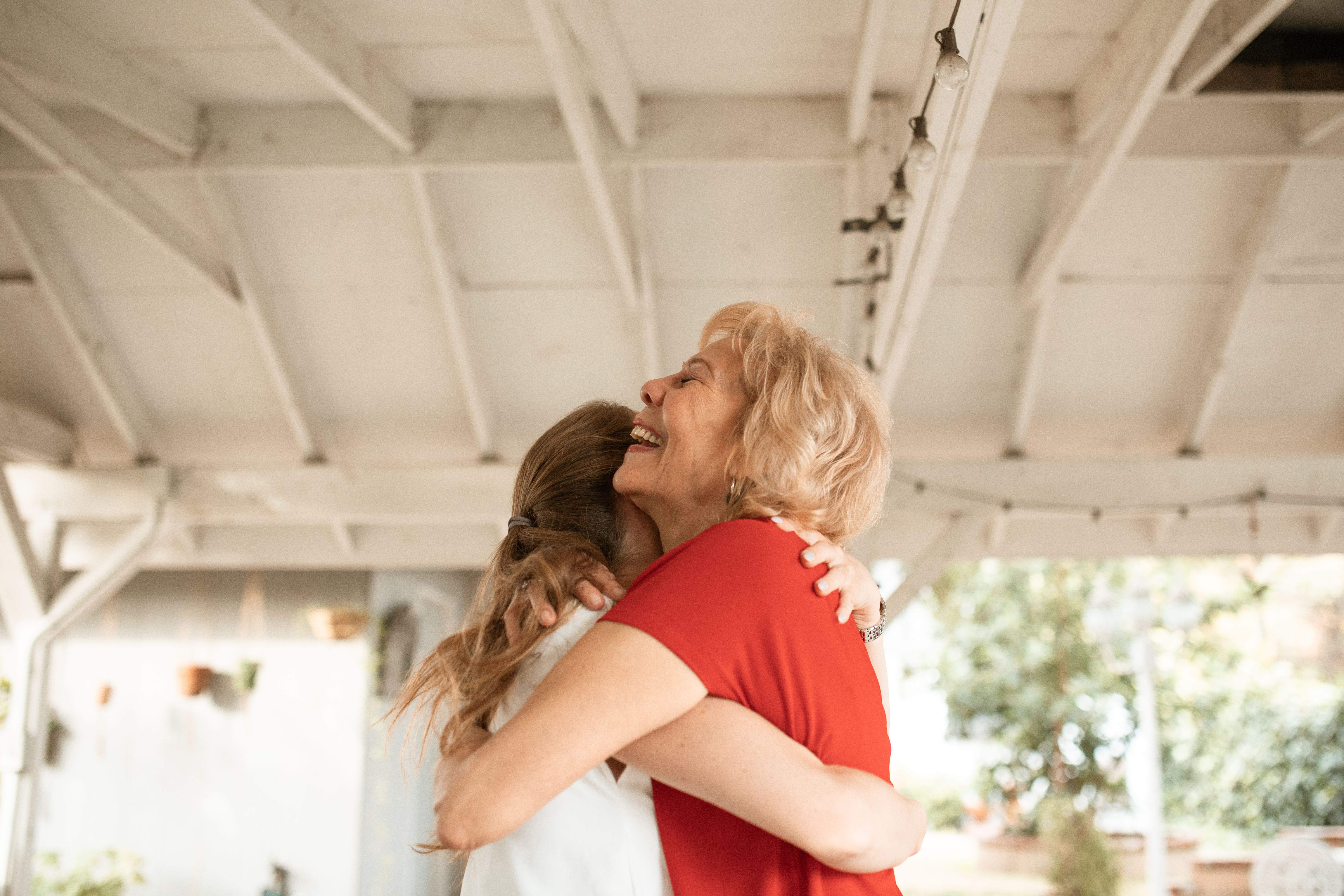 Flore — professional movers carrying furniture on a house move
