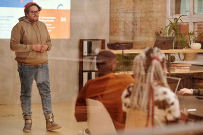 Speaker presenting to a small audience — photo by Diva Plavalaguna on Pexels