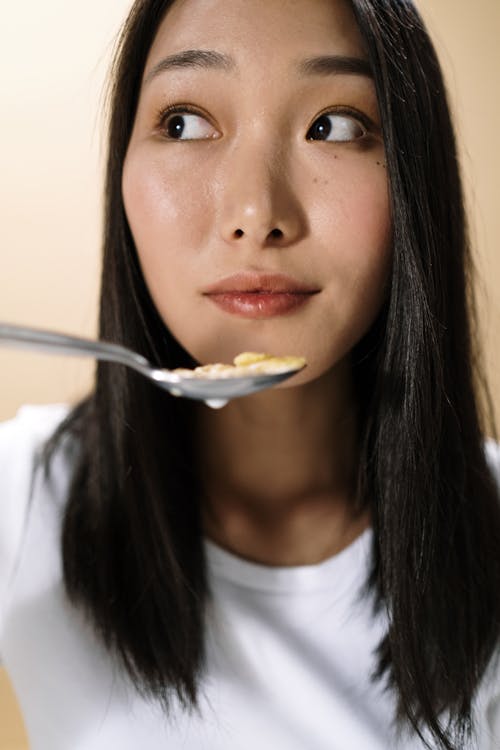 Ingyenes stockfotó álló kép, ázsiai nő, élelmiszer témában Stockfotó