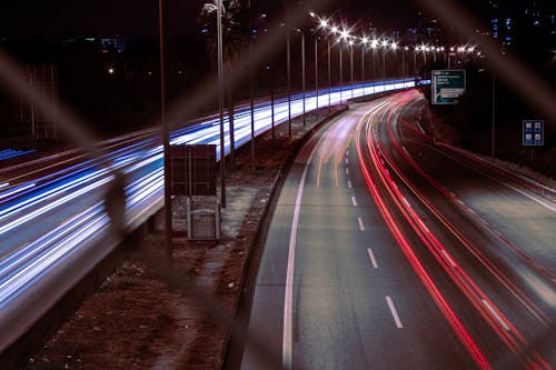 Immagine gratuita di autostrada, lampioni, luci d'auto