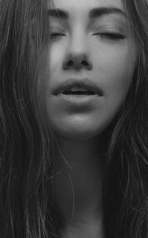 Free Artistic black-and-white portrait of a woman with closed eyes, capturing serenity and introspection. Stock Photo