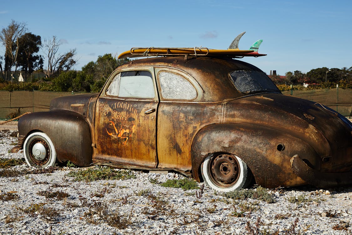 rusty old car