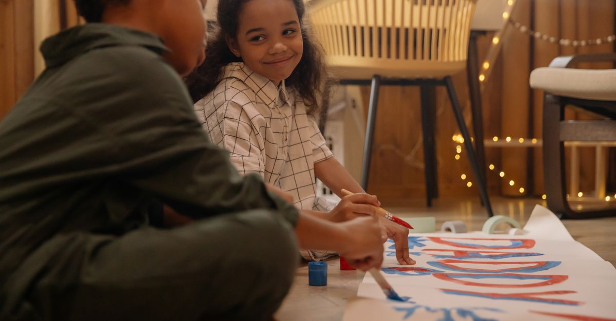 Activités créatives pour enfants de 4 à 7 ans : peinture sur bois récupéré