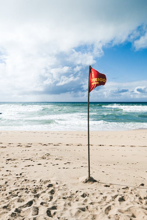 Foto profissional grátis de à beira mar, bandeira, costa
