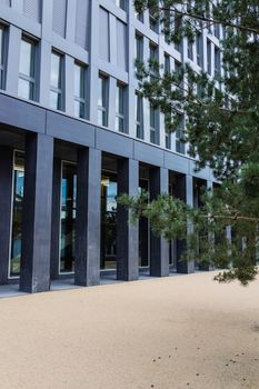 Contemporary architecture with vertical lines and a tree foreground in Zollikofen.