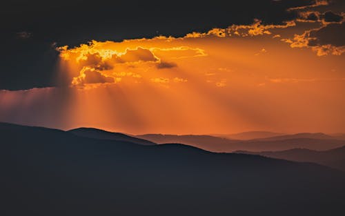 Gratis lagerfoto af bjerg, dramatisk, gylden time