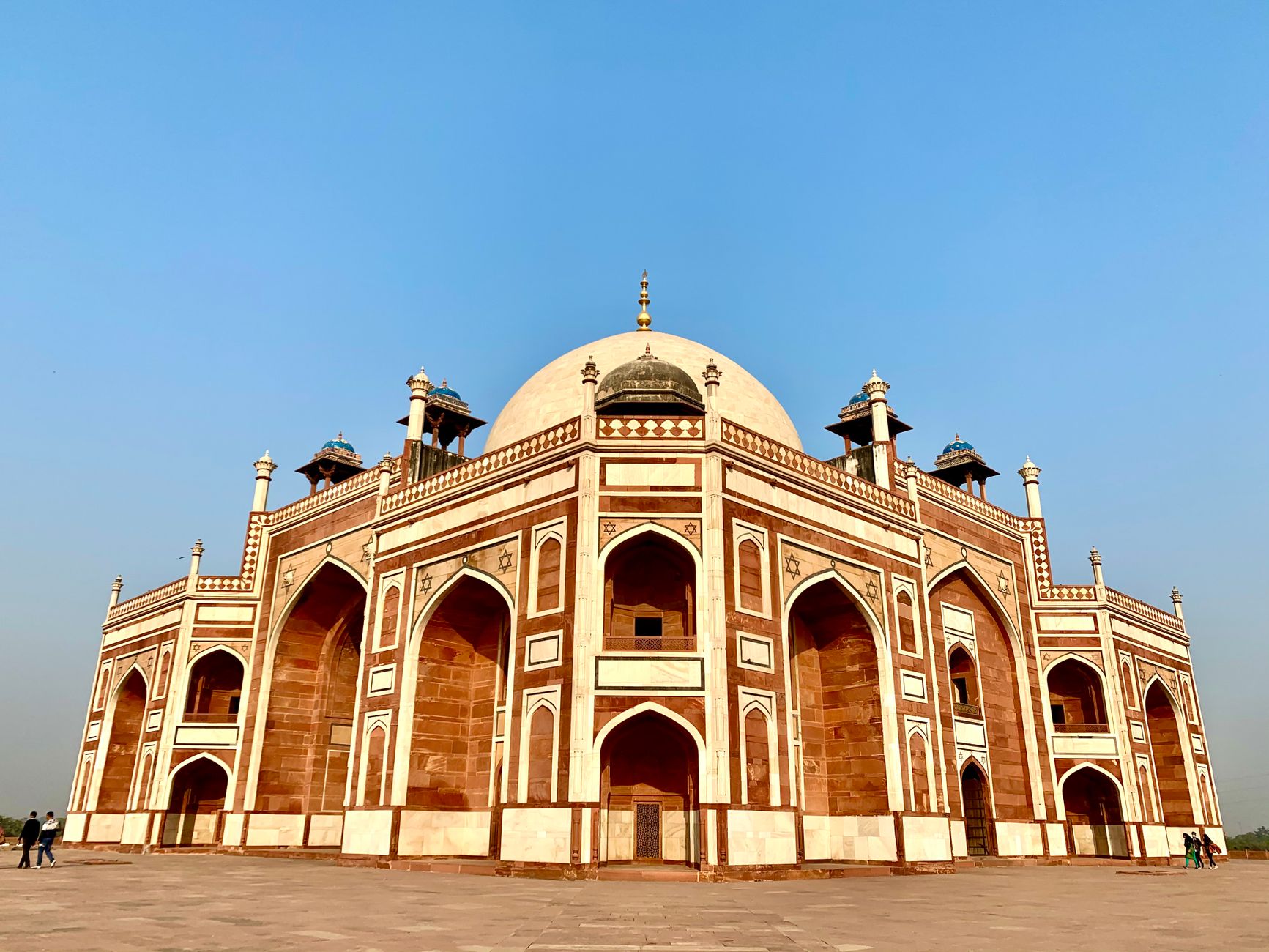 Beautiful architectural view of Humayun's Tomb under clear blue skies in Delhi, India.