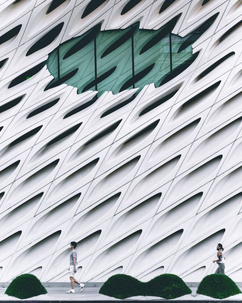 Free Dynamic architectural facade of The Broad Museum, showcasing geometric patterns. Stock Photo