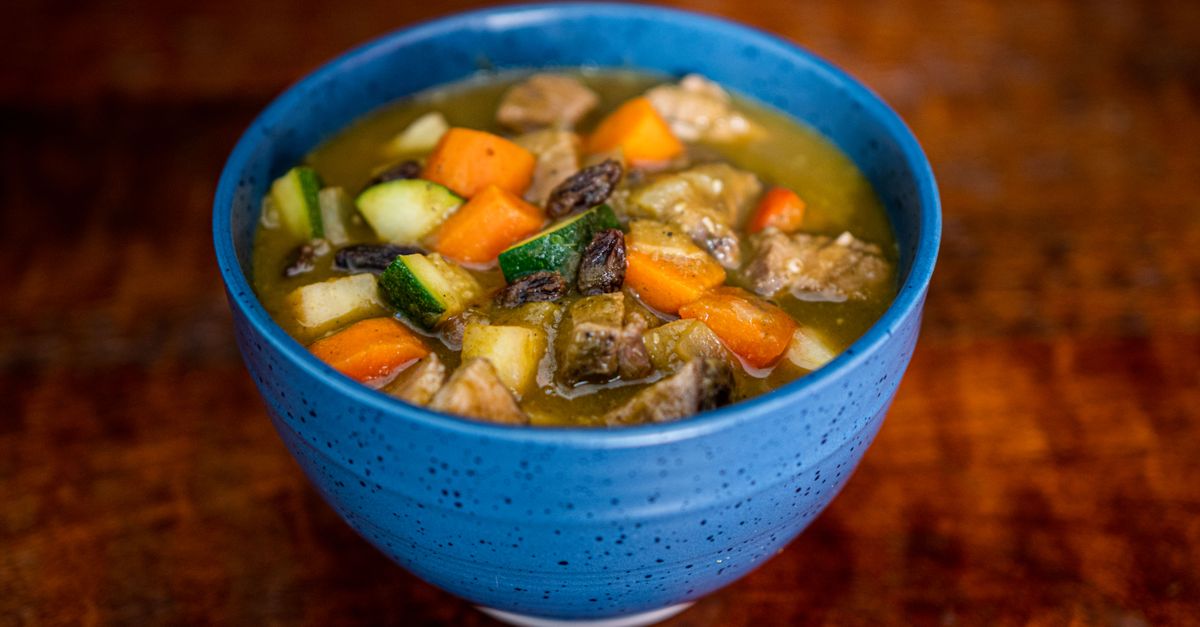 Lentejas estofadas con verduras de temporada Lentejas estofadas con verduras de temporada