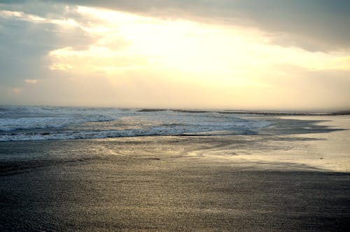 Gratis lagerfoto af dramatisk, gylden time, hav