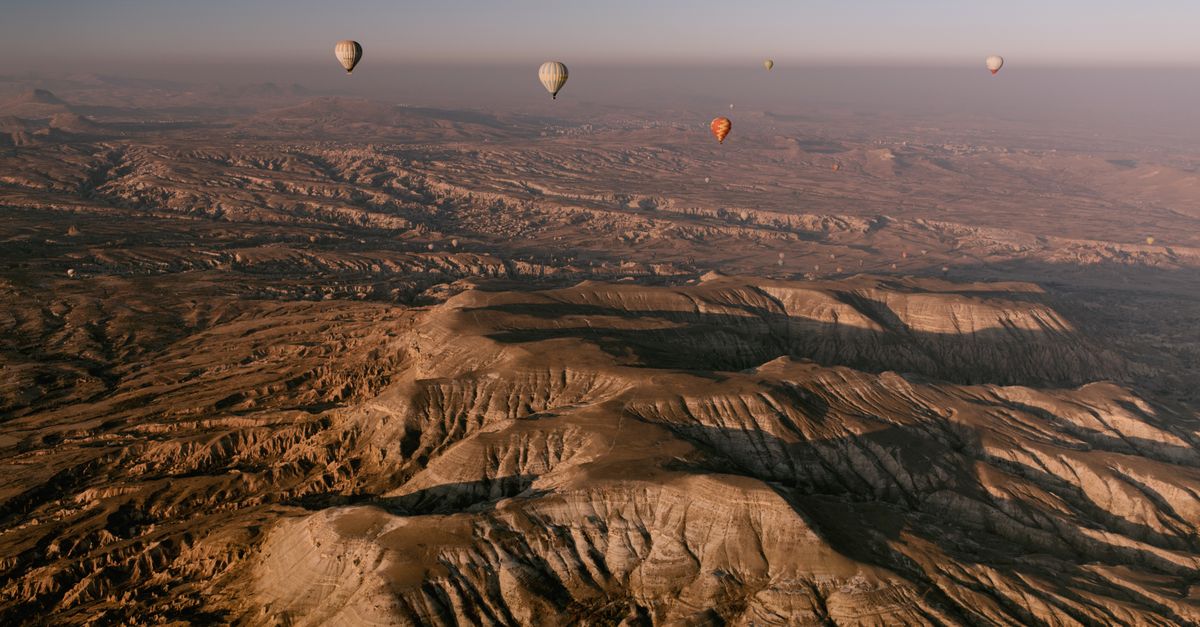 Sıcak Hava Balonu Uçuşu — Çöl Gündoğumu