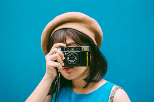 Gratis stockfoto met achtergrond, beret, blauw