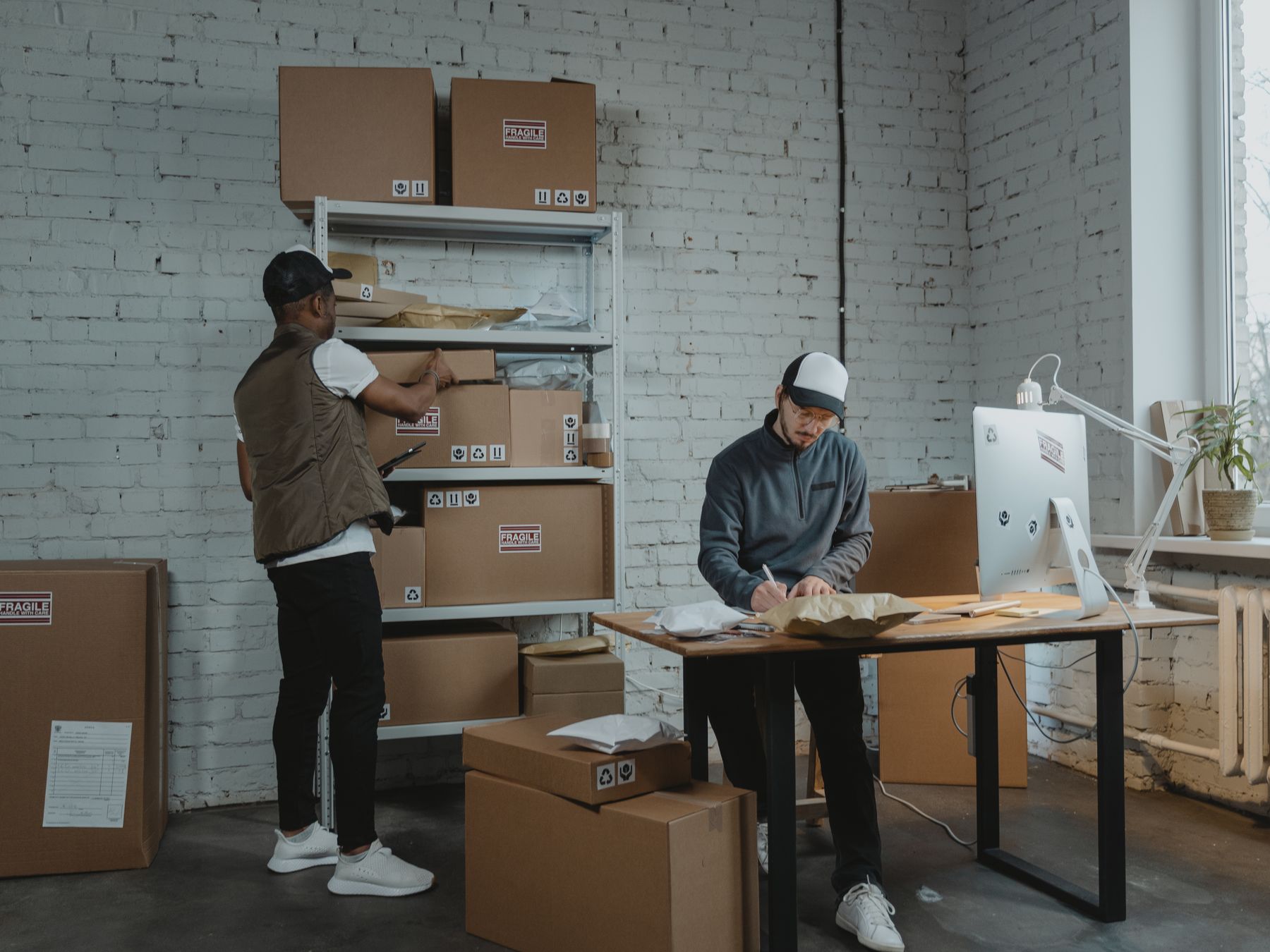 Mossblown — professional packers wrapping and boxing belongings