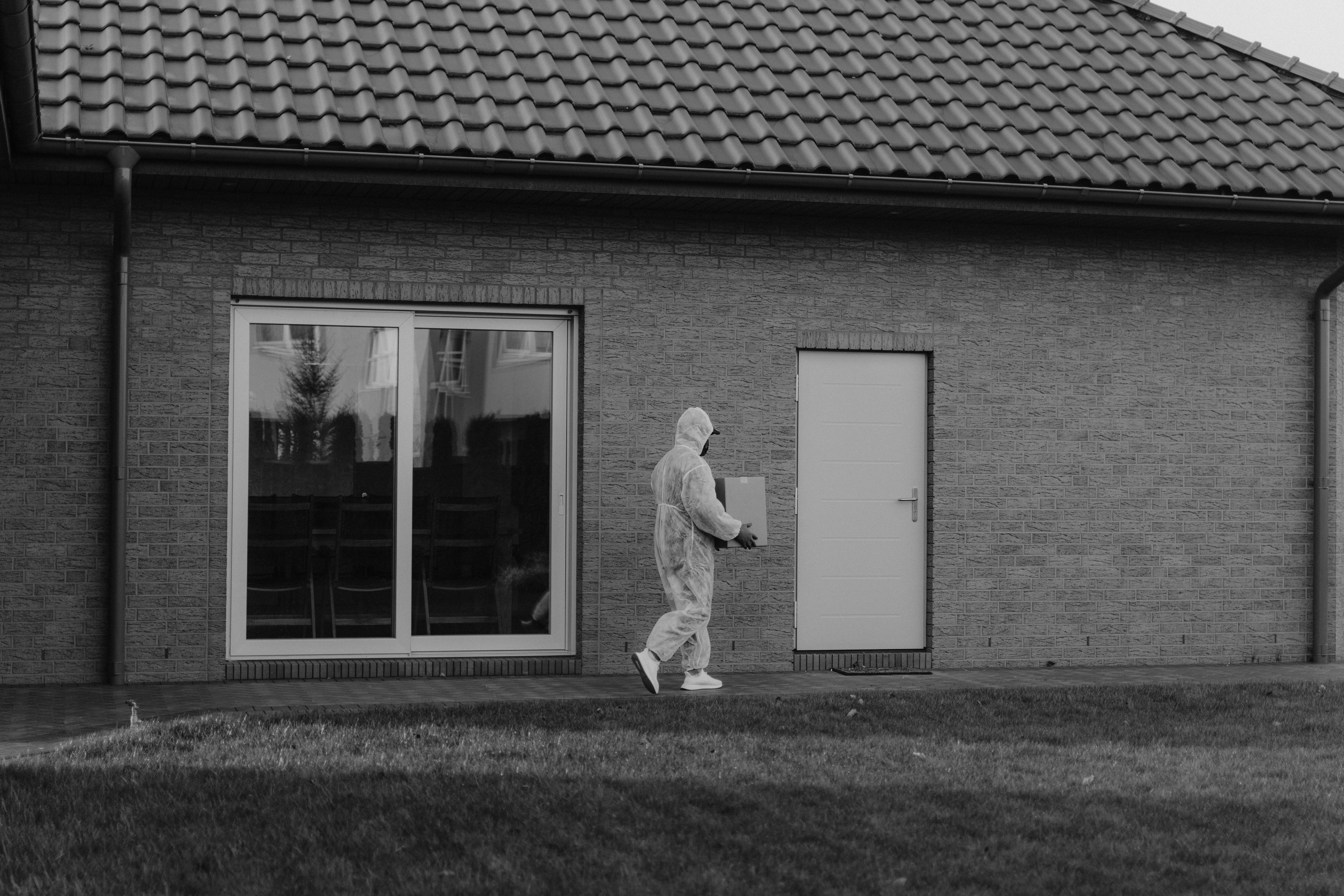 delivery man in ppe carrying a box