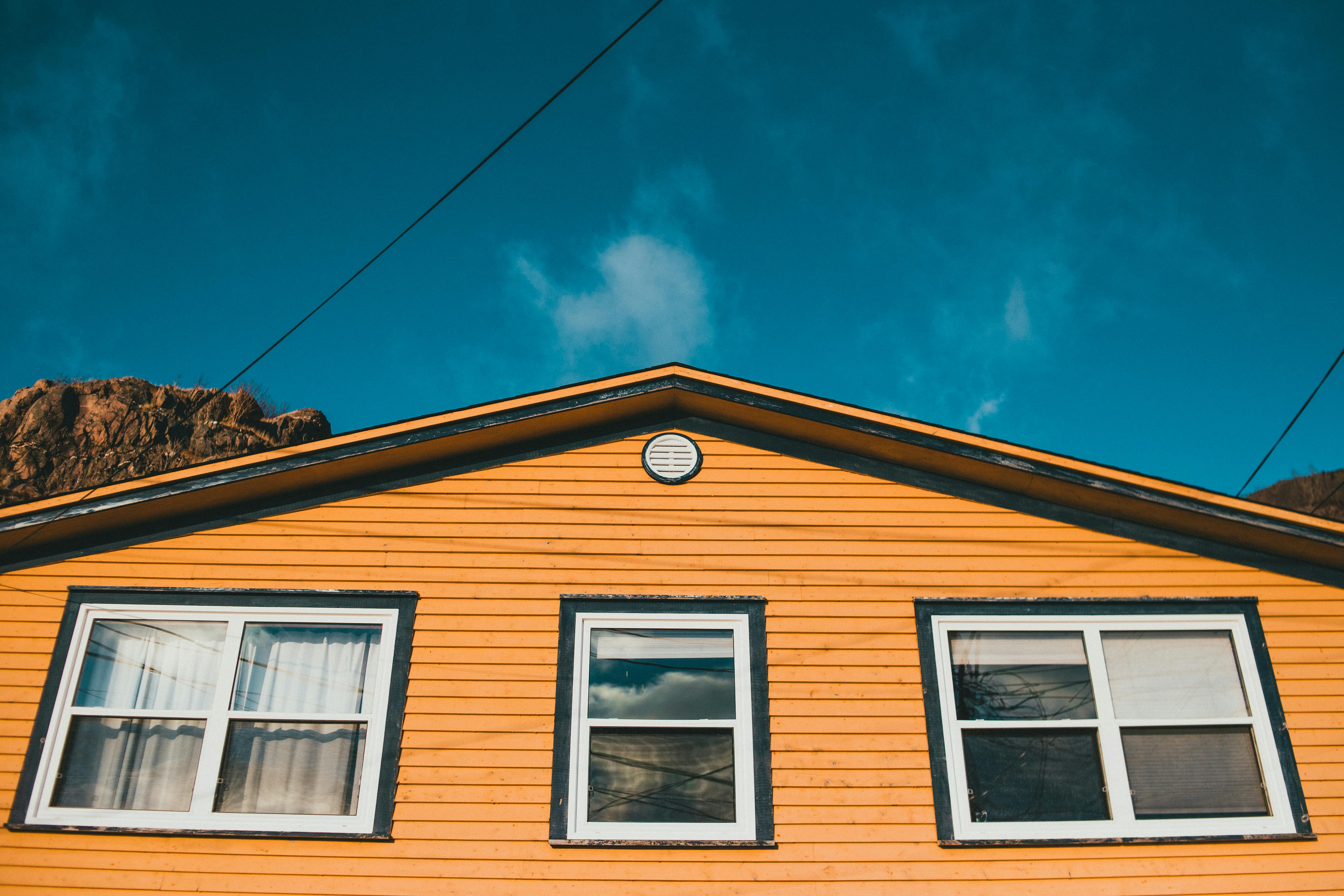 Mortgage rates rise for second straight week — Photo by Erik Mclean on Pexels