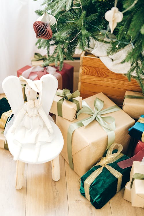 Boîte Cadeau Blanche Avec Ruban Sur Table En Bois Marron