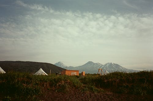 Immagine gratuita di cielo grigio, fotografia della natura, montagne