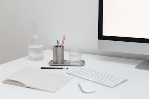 Silver Imac Apple Keyboard E Apple Magic Mouse Na Mesa Branca