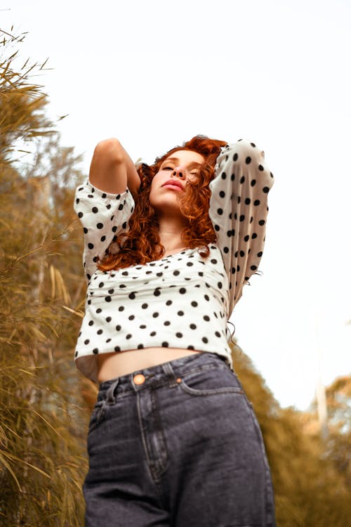 Free Curly Haired Woman in White and Black Polka Dot Shirt  Stock Photo