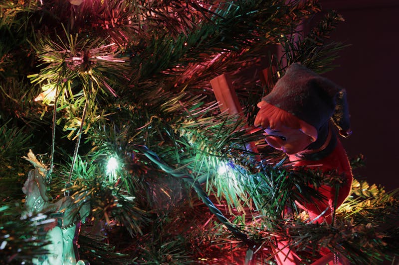 Protective glasses and shooting equipment