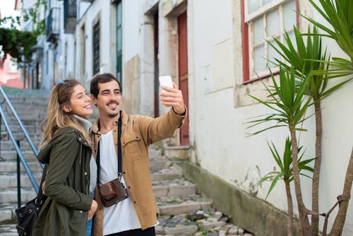 Gratis lagerfoto af gade, glad, gruppe selfie