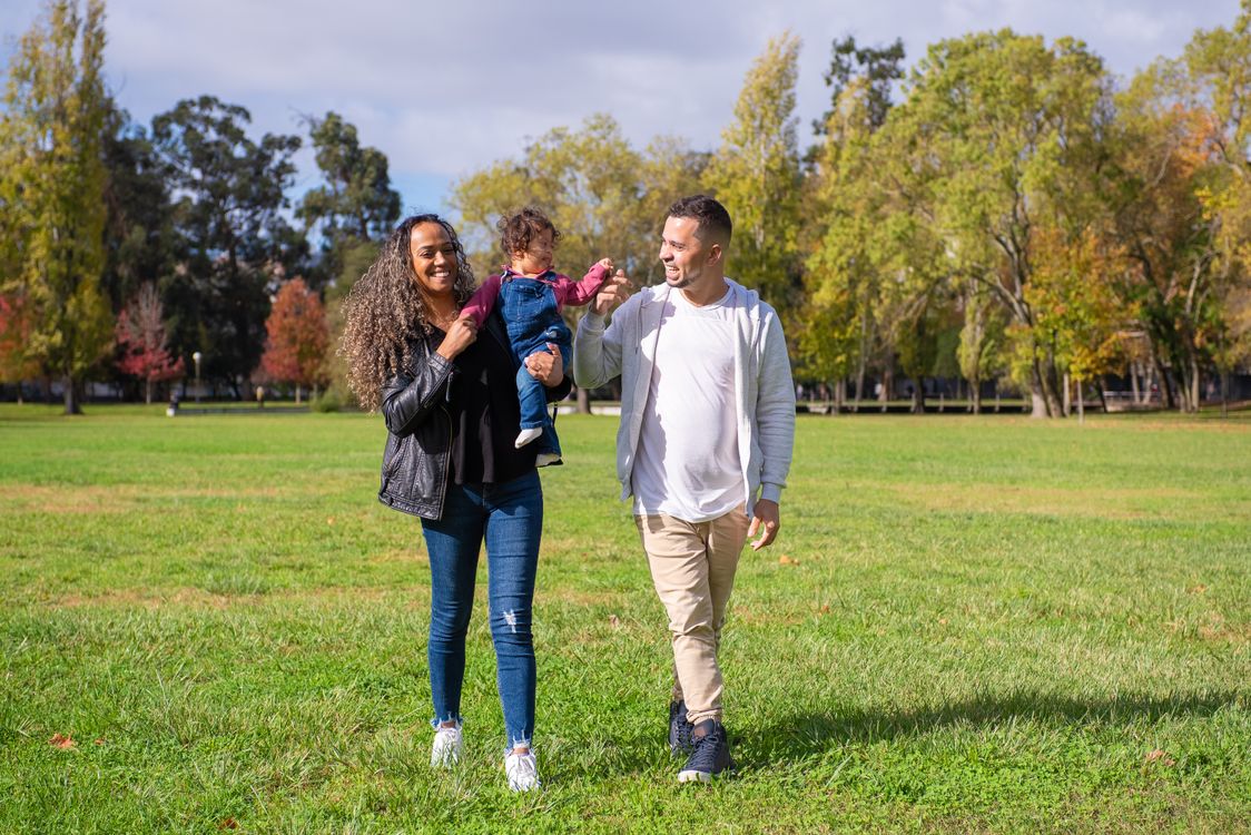 Família aproveitando um momento juntos em um parque
