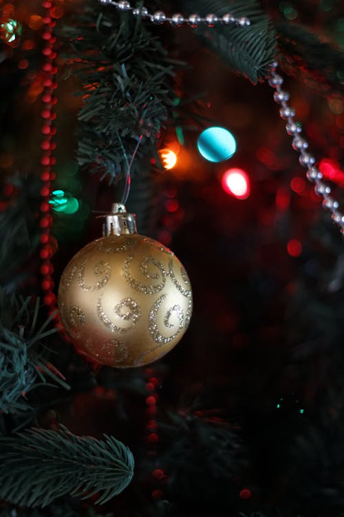 Foto d'estoc gratuïta de arbre de Nadal, bauble de nadal, bokeh