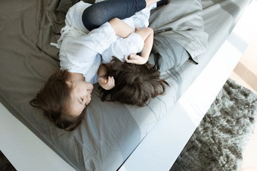 Mujer, En, Camisa Blanca, Mentira En Cama