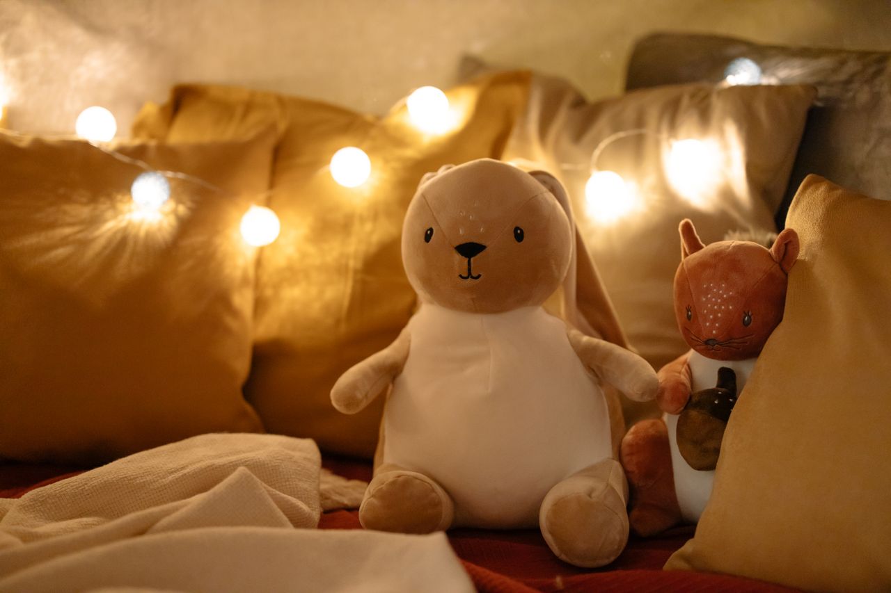 boho-bed-fairy-lights Cozy bed dressed with warm fairy lights