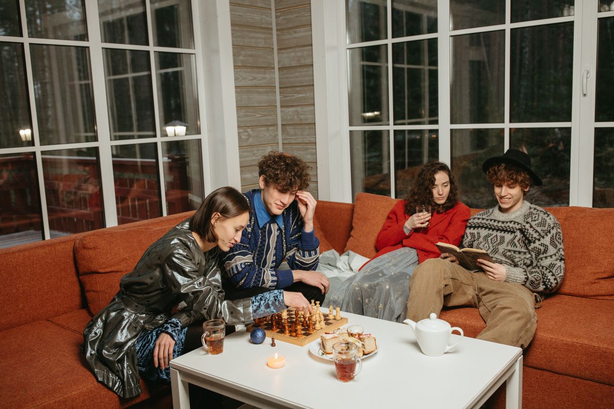 Resolution guessing game with friends at a cozy indoor evening