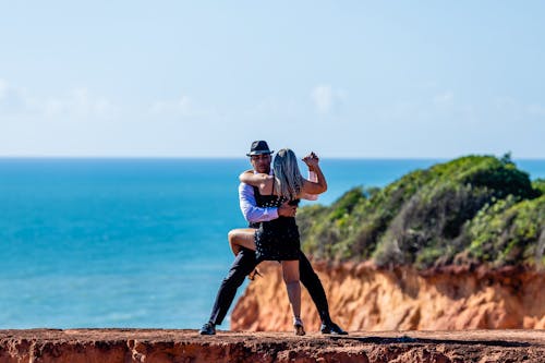 Photos gratuites de chapeau, ciel, danser