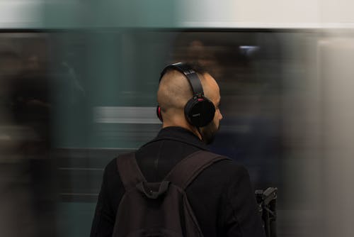 Fotos de stock gratuitas de adentro, auricular, cámara rápida