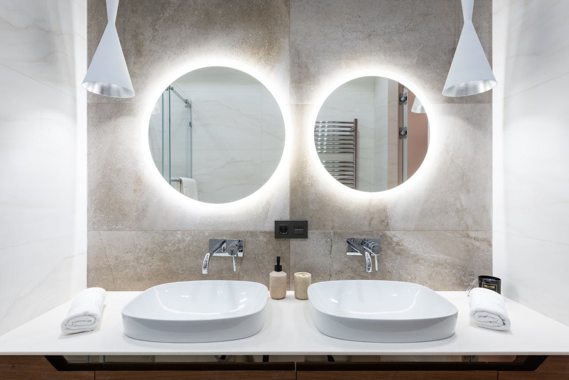 Free Bathroom interior with mirror and sink Stock Photo