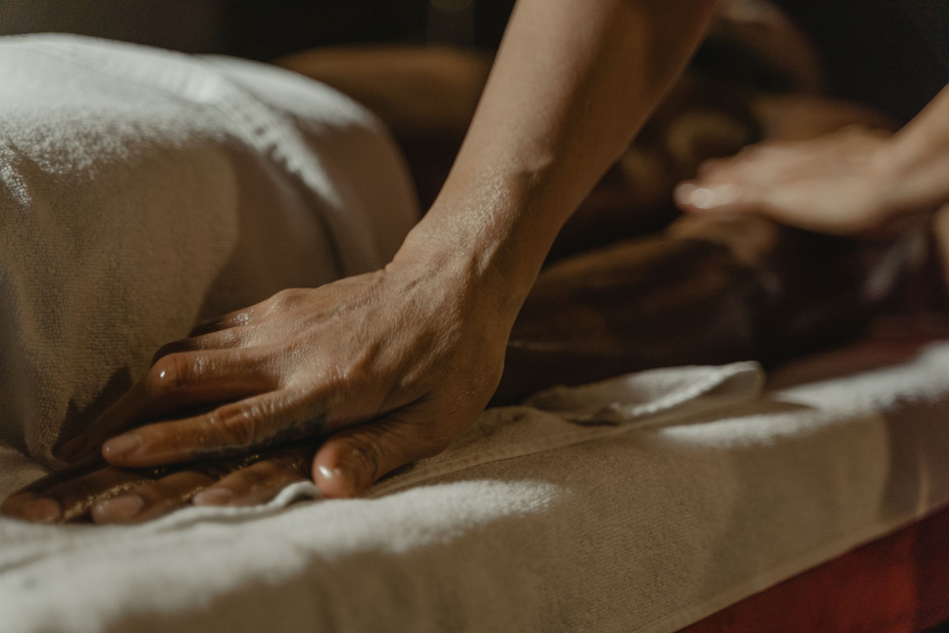 Close-up of a relaxing spa massage, promoting wellness and relaxation.