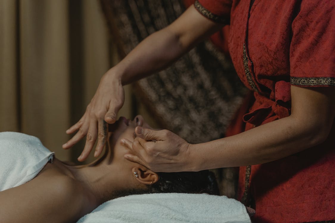 Free Close-Up Shot of a Masseuse Doing a Massage Stock Photo