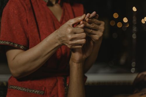 Free A serene hand massage scene capturing the essence of relaxation and care. Stock Photo