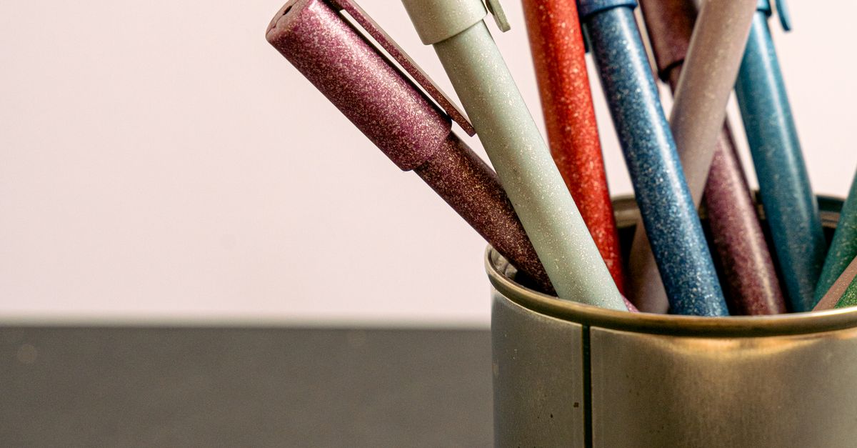 Pens in Container · Free Stock Photo