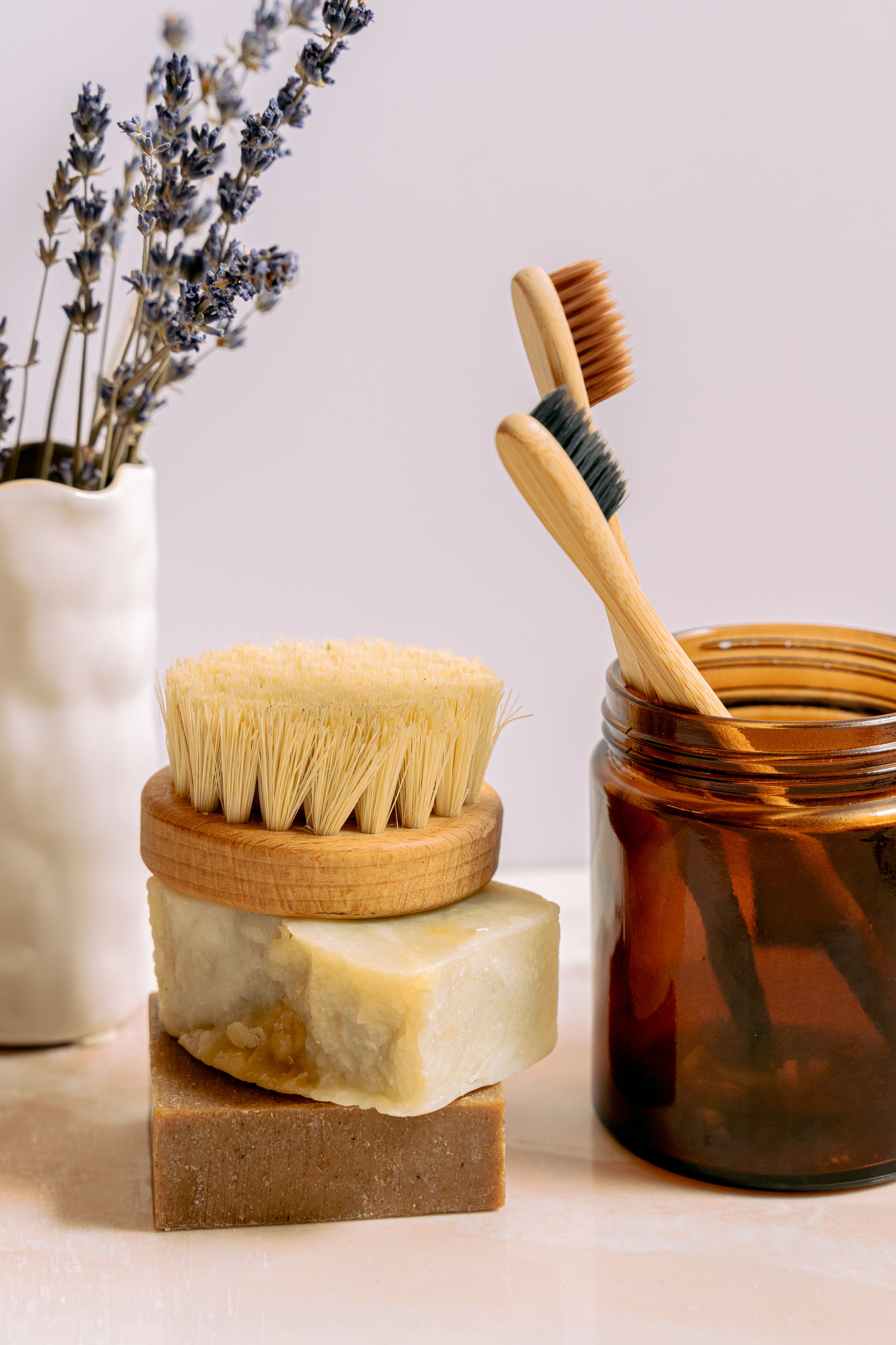 Pack hygiène : savon, brosse à dents et produits naturels