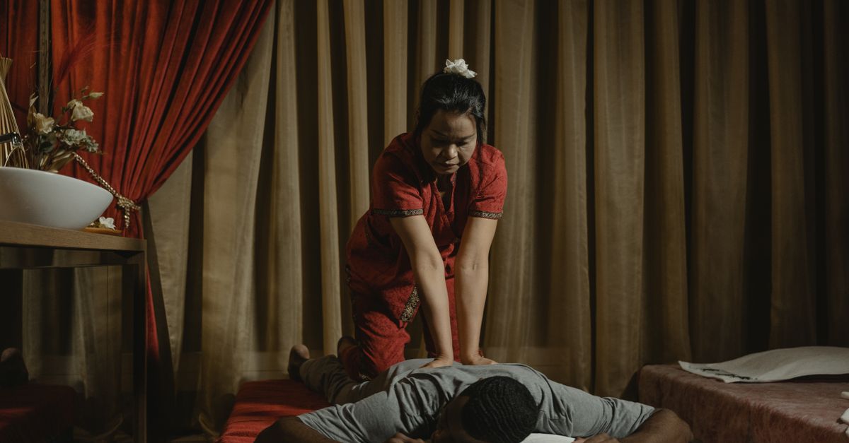 Relaxation Massage for Men: Pros, Cons, Costs. Honest Advice for Australian Men